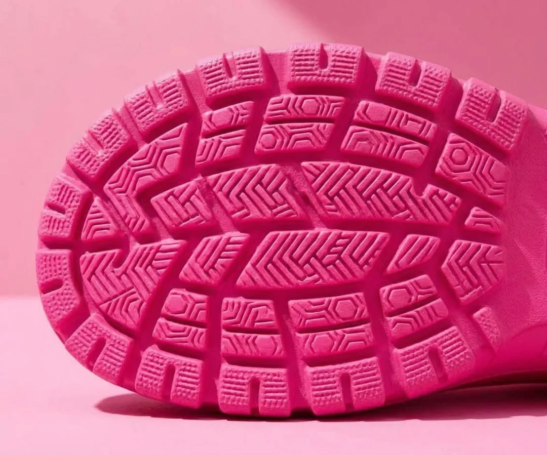 Close-up of the POSSO slip-resistant outsole tread